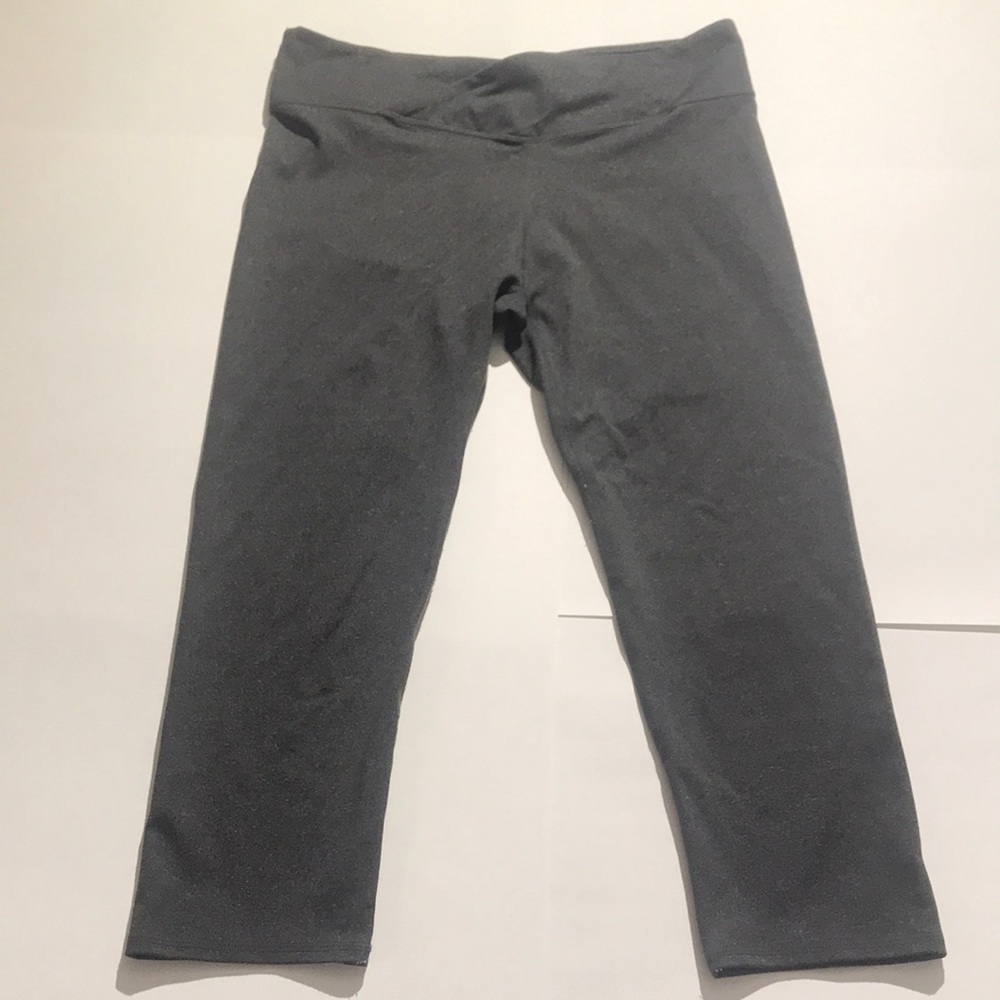 Fabletics criss cross waistband gray cropped womens medium yoga pants leggings